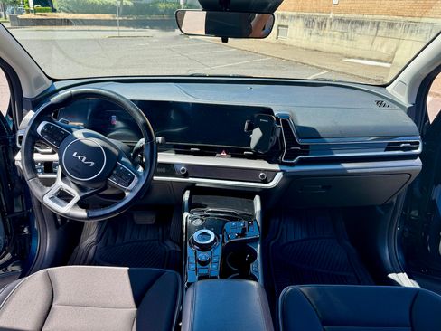 Used 2023 Kia Sportage EX image 11