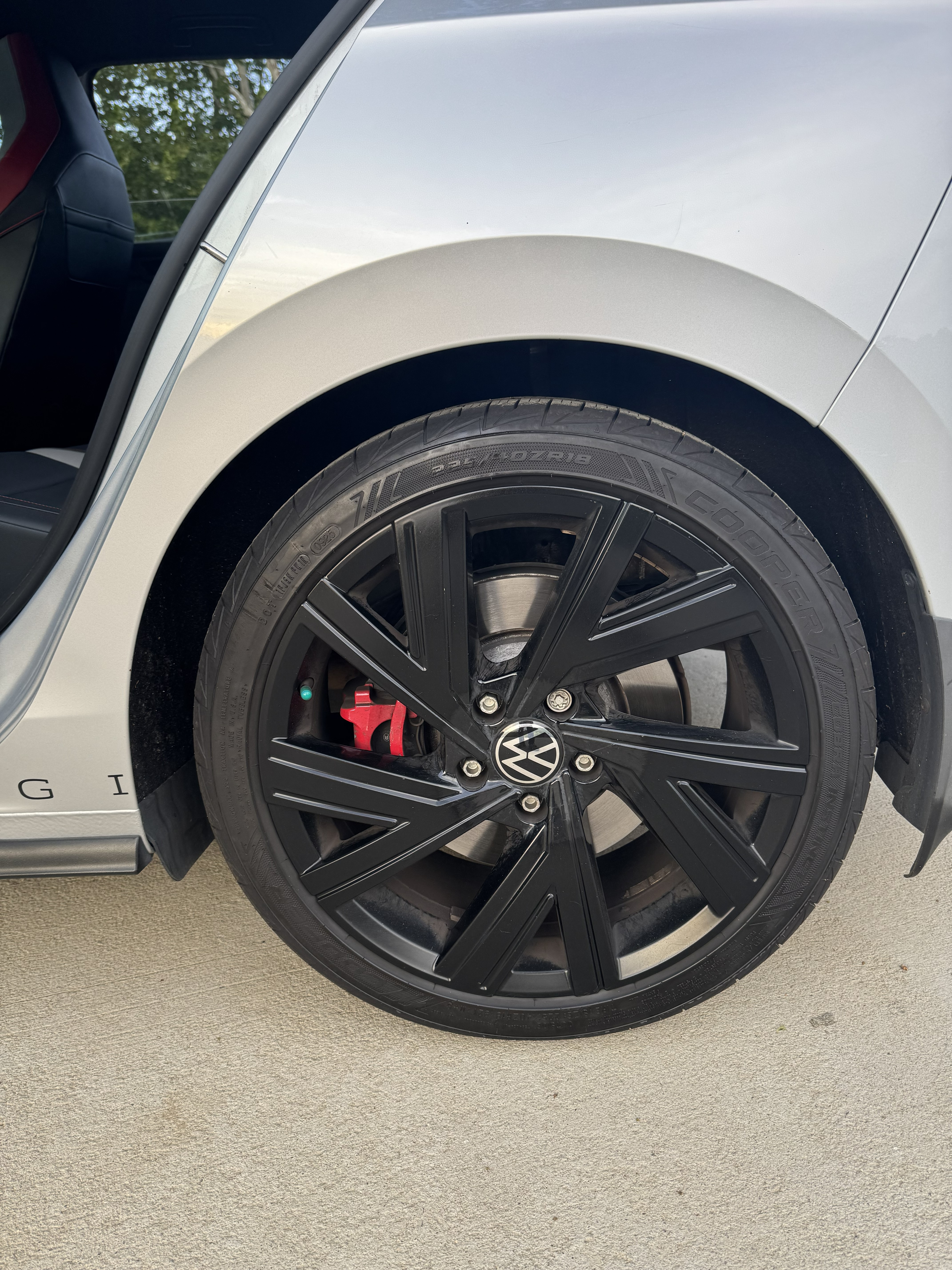 Used 2022 Volkswagen GTI SE FWD image 11