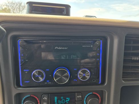 Used 2004 Chevrolet Silverado 1500 LT image 16