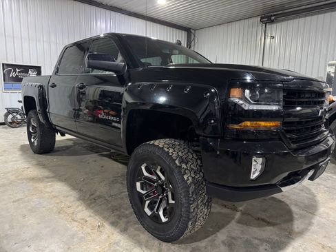 Used 2018 Chevrolet Silverado 1500 LT w/ All Star Edition image 2