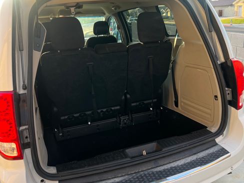 Used 2016 Dodge Grand Caravan SXT w/ Rear Park Assist Package image 4