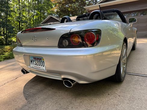 Used 2005 Honda S2000 image 8