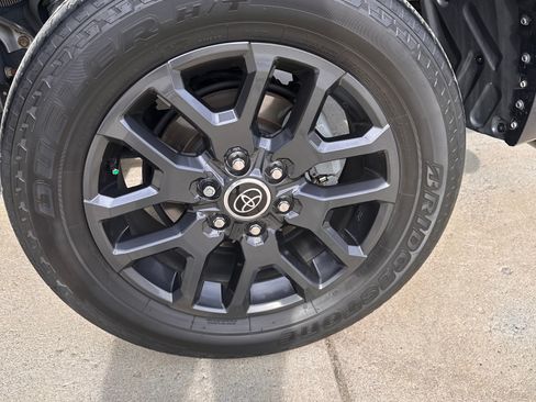 Used 2023 Toyota Tundra Platinum image 12