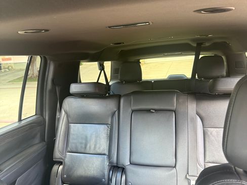 Used 2021 Chevrolet Suburban LT RWD image 14