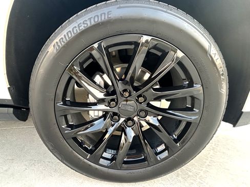 Used 2024 Cadillac Escalade ESV Sport Platinum w/ LPO, ONYX Package AWD/4WD image 12