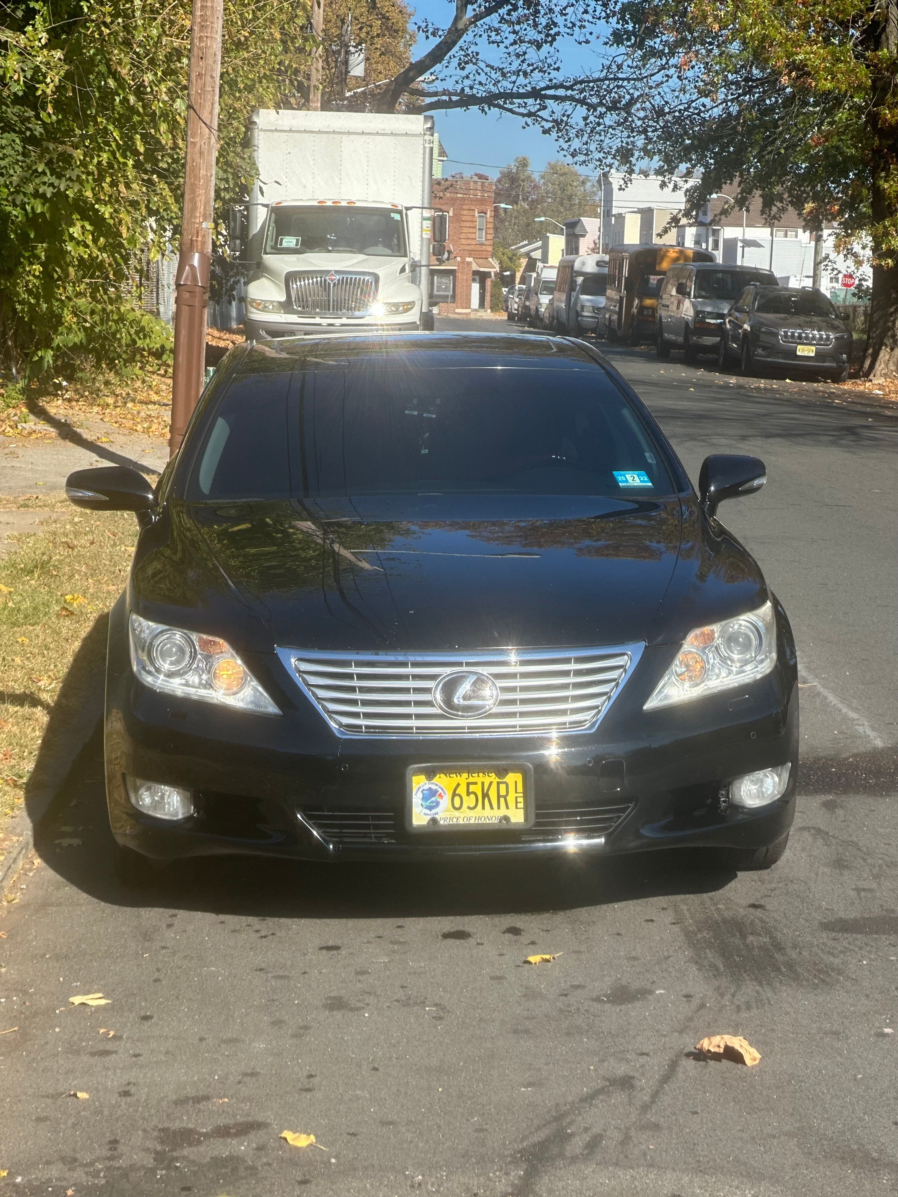 Used 2011 Lexus LS 460 AWD w/ Luxury Value Edition image 4
