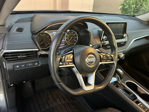 Used 2019 Nissan Altima 2.5 SV image 8