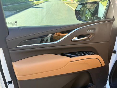 Used 2024 Cadillac Escalade Premium Luxury w/ Performance Package image 5