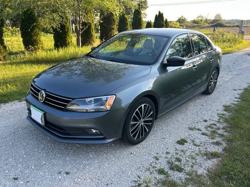 Used 2016 Volkswagen Jetta Sport FWD image 1