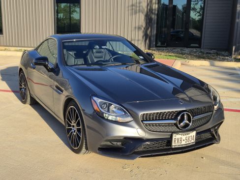 Used 2019 Mercedes-Benz SLC 300 image 4