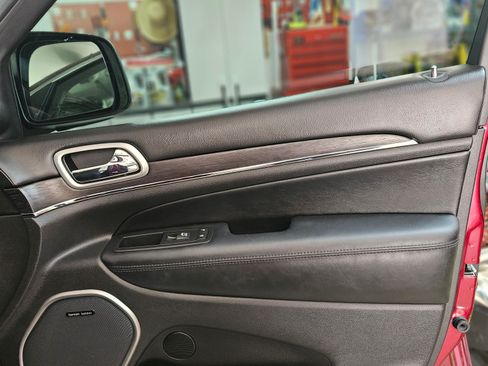 Used 2017 Jeep Grand Cherokee Summit image 13