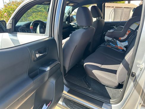 Used 2017 Toyota Tacoma TRD Sport w/ Tow Package RWD image 14
