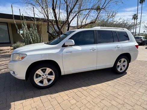 Used 2010 Toyota Highlander Limited image 2