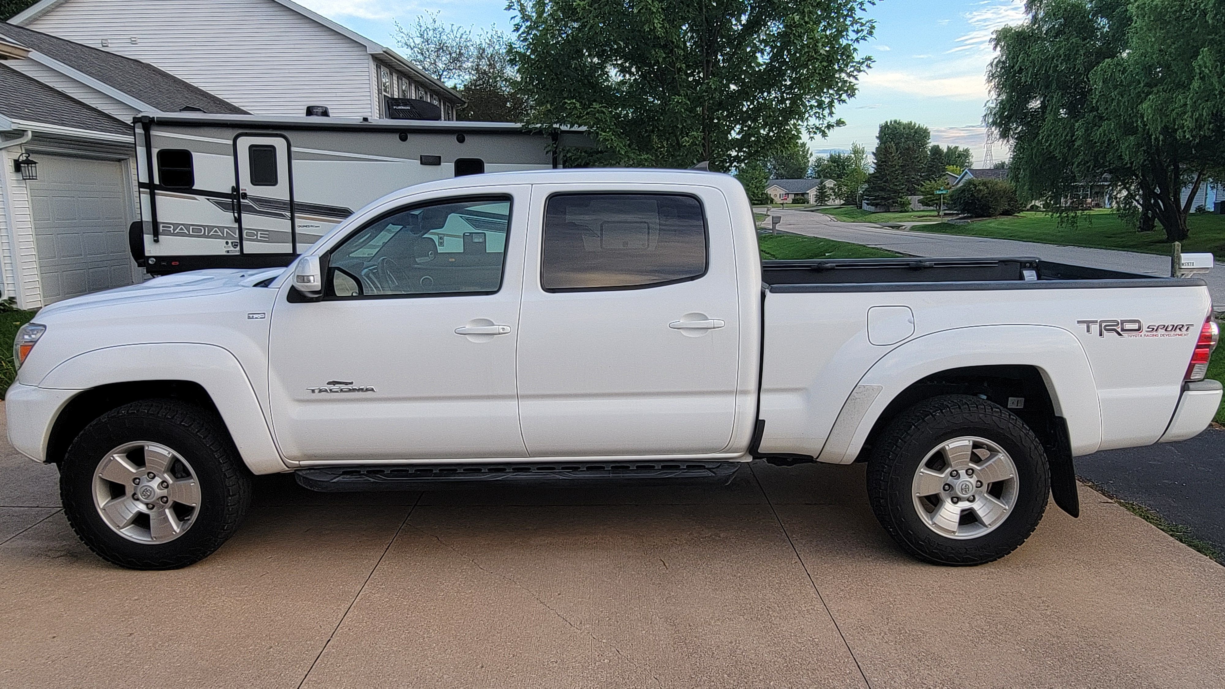 Used 2014 Toyota Tacoma 4x4 Double Cab w/ TRD Sport Package image 6