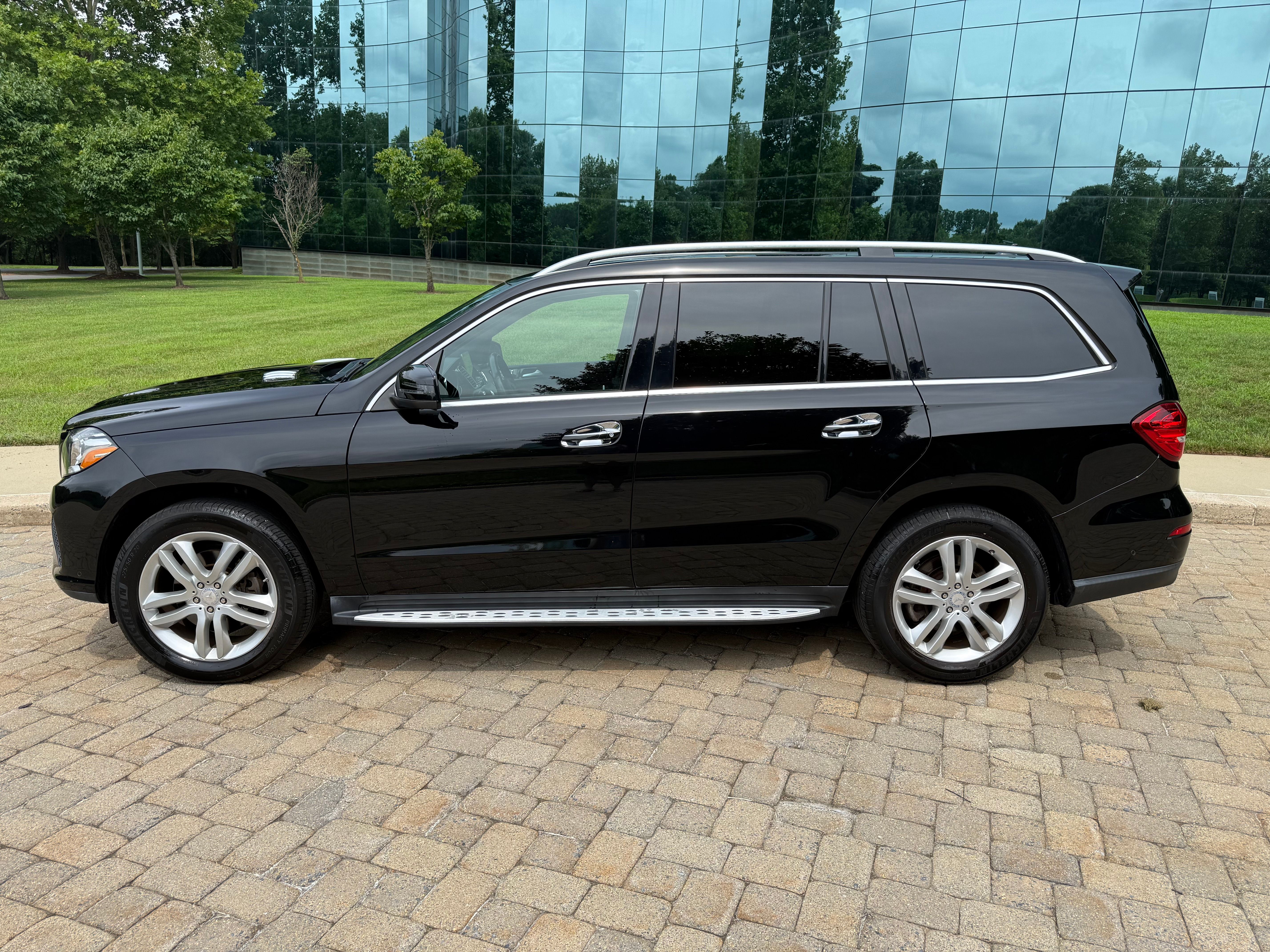 Used 2017 Mercedes-Benz GLS 450 4MATIC image 2