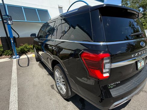 Used 2024 Ford Expedition Limited RWD image 11