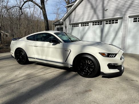 Used 2020 Ford Mustang Shelby GT350 w/ Technology Package image 11