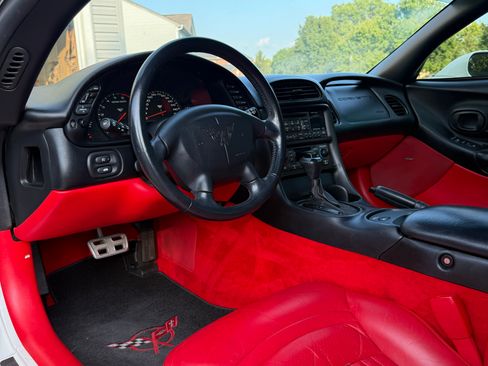 Used 2002 Chevrolet Corvette Coupe w/ Preferred Equipment Group2 RWD image 11