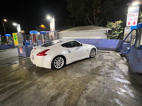 Used 2013 Nissan 370Z Coupe RWD image 16