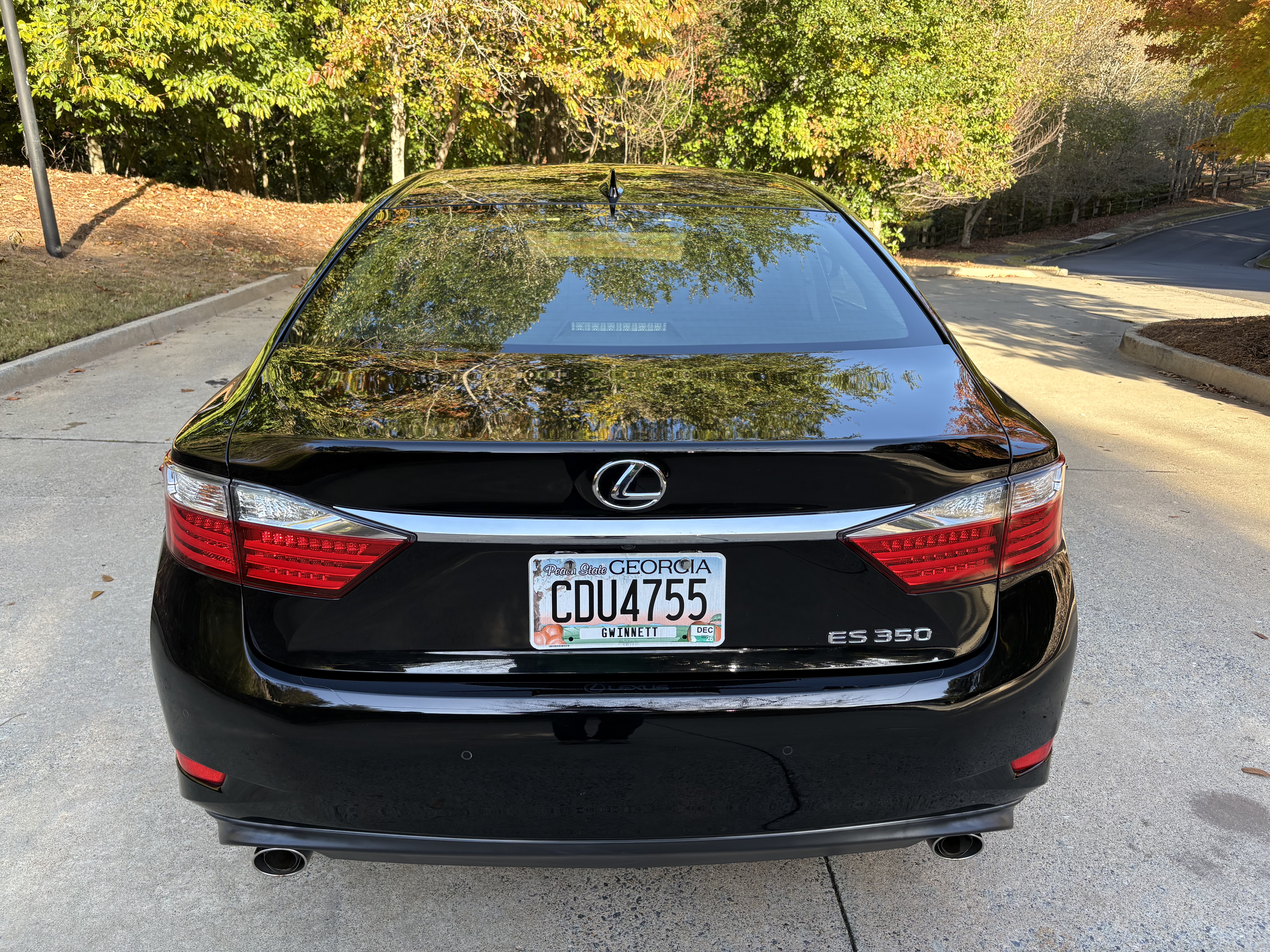 Used 2015 Lexus ES 350 w/ Luxury Package FWD image 4