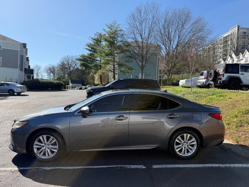 Used 2013 Lexus ES 350 w/ Luxury Pkg image 2