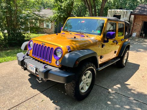 Used 2014 Jeep Wrangler Unlimited Sport w/ Quick Order Package 23S AWD/4WD image 1