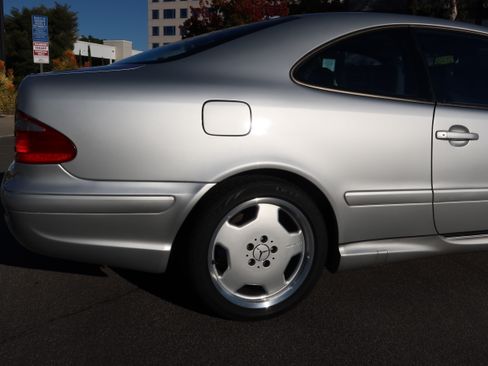 Used 2002 Mercedes-Benz CLK 55 AMG Coupe image 30