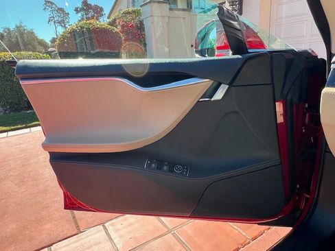 Used 2014 Tesla Model S P85 image 14