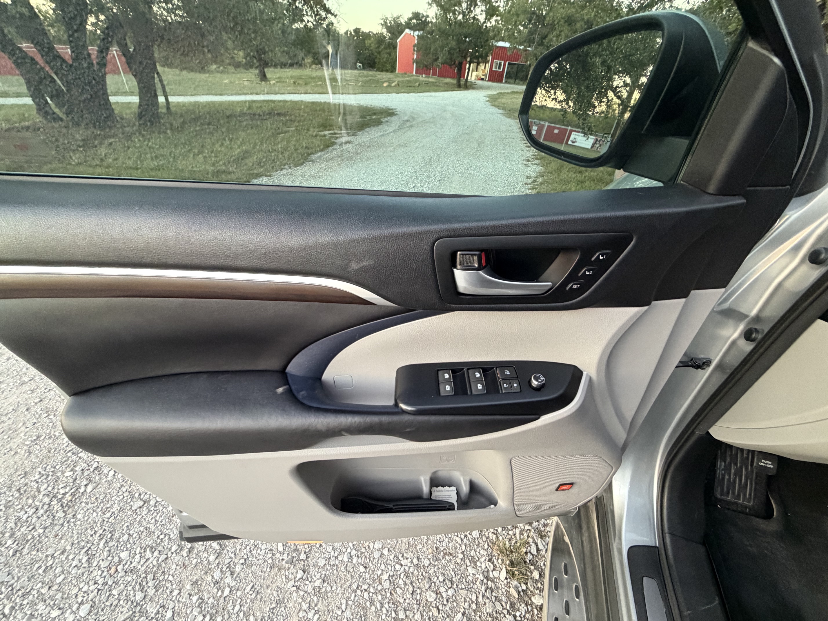 Used 2016 Toyota Highlander Limited FWD image 13