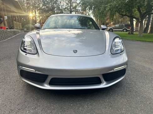 Used 2024 Porsche 718 Cayman RWD image 2
