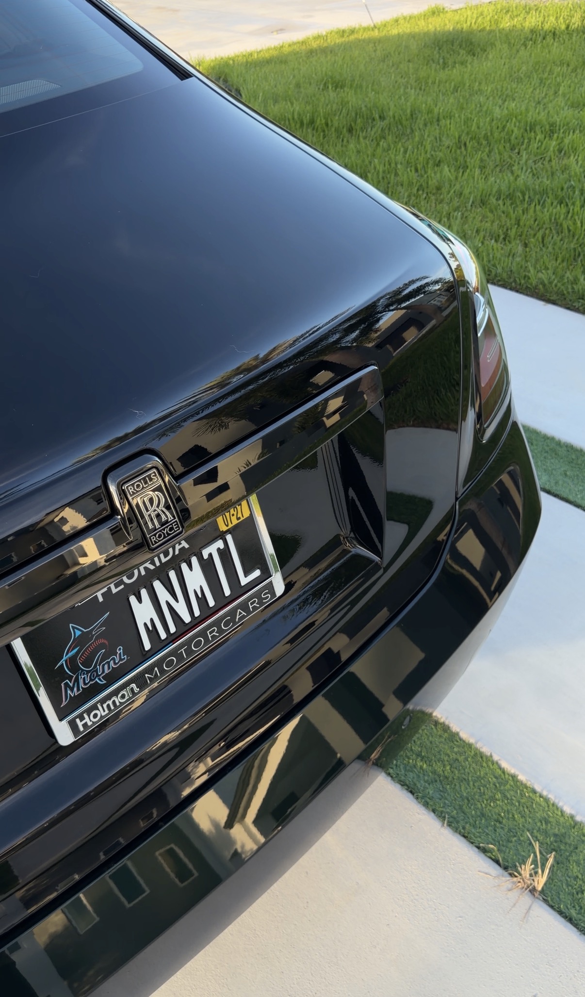 Used 2024 Rolls-Royce Ghost Black Badge w/ Black Badge Ghost Package AWD/4WD image 21