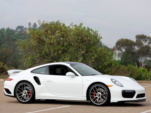 Used 2018 Porsche 911 4 Coupe image 16