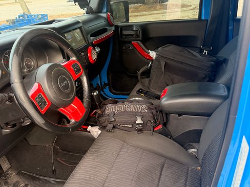 Used 2011 Jeep Wrangler Unlimited Sahara w/ Connectivity Group image 6