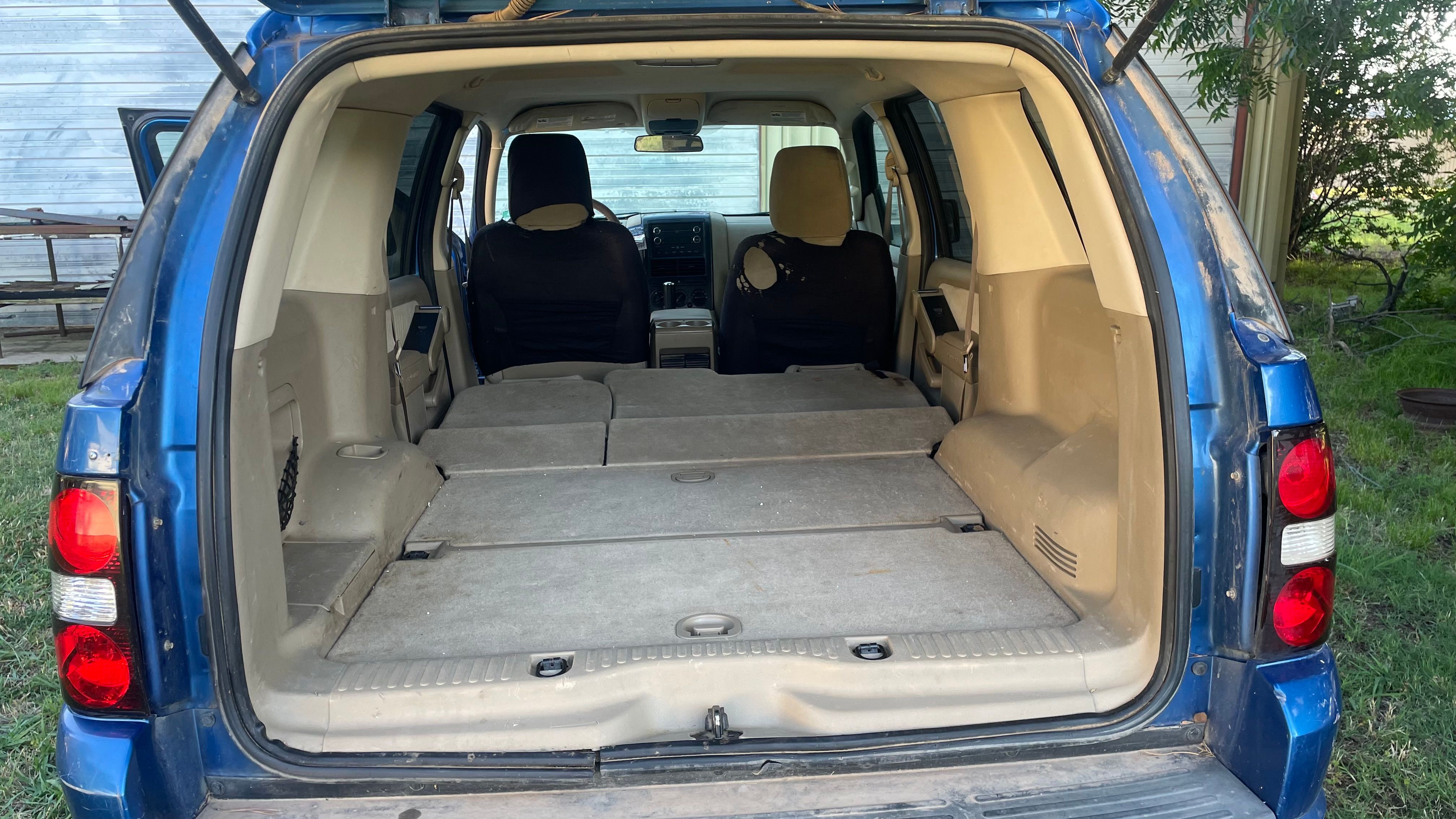 Used 2010 Ford Explorer XLT RWD image 2