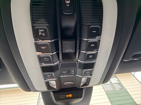 Used 2021 Porsche Macan S image 10