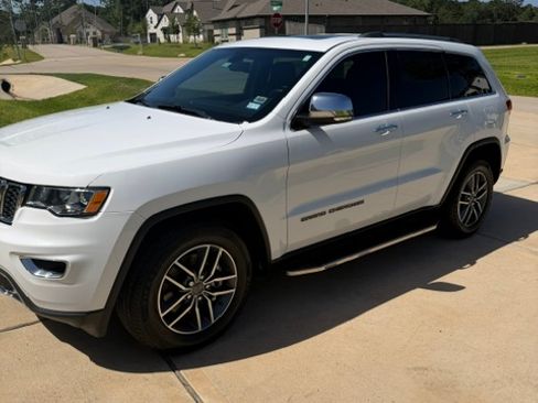 Used 2021 Jeep Grand Cherokee Limited RWD image 2