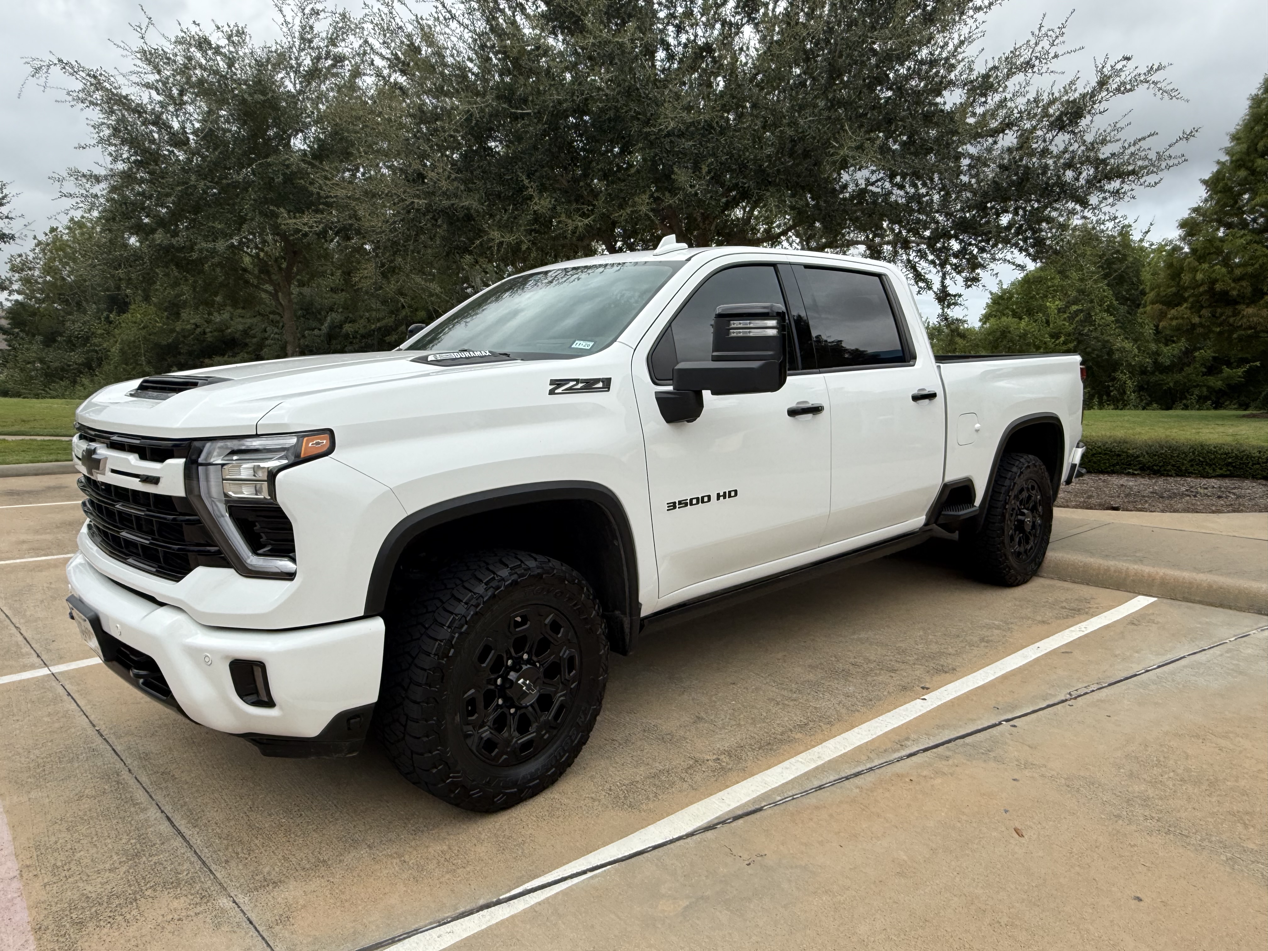 Used 2024 Chevrolet Silverado 3500 LTZ w/ LTZ Plus Package AWD/4WD image 2