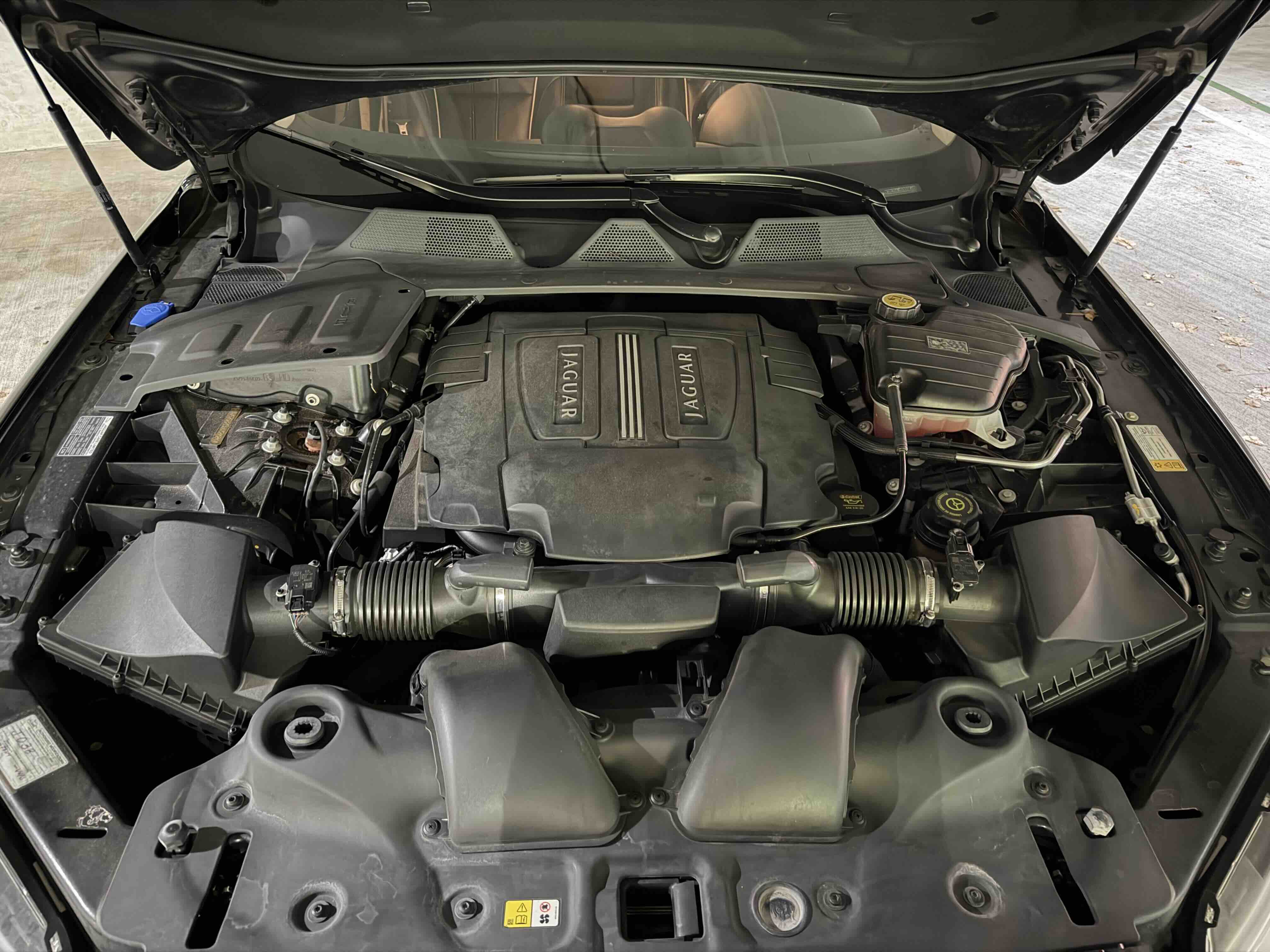 Used 2012 Jaguar XJ L RWD image 6