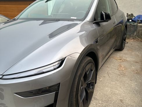 Used 2026 Tesla Model Y Performance AWD/4WD image 2