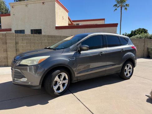 Used 2014 Ford Escape SE image 2