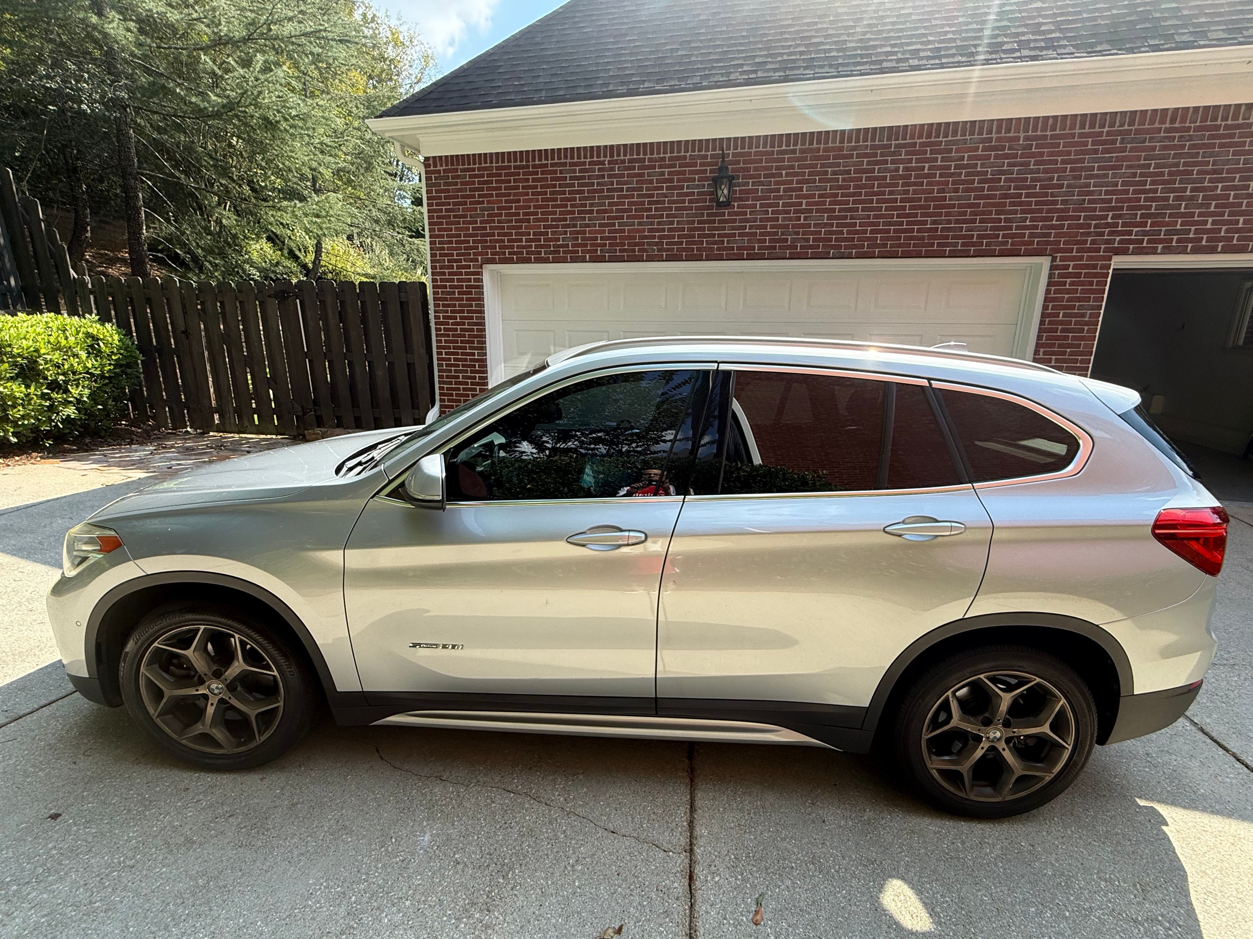 Used 2017 BMW X1 sDrive28i FWD image 1