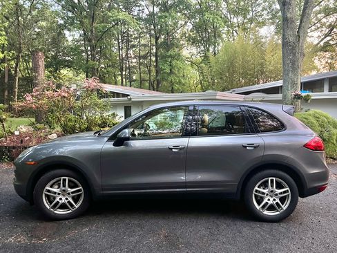 Used 2011 Porsche Cayenne S AWD/4WD image 2
