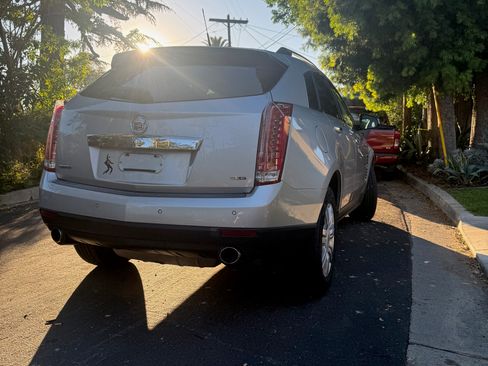 Used 2012 Cadillac SRX Luxury image 10