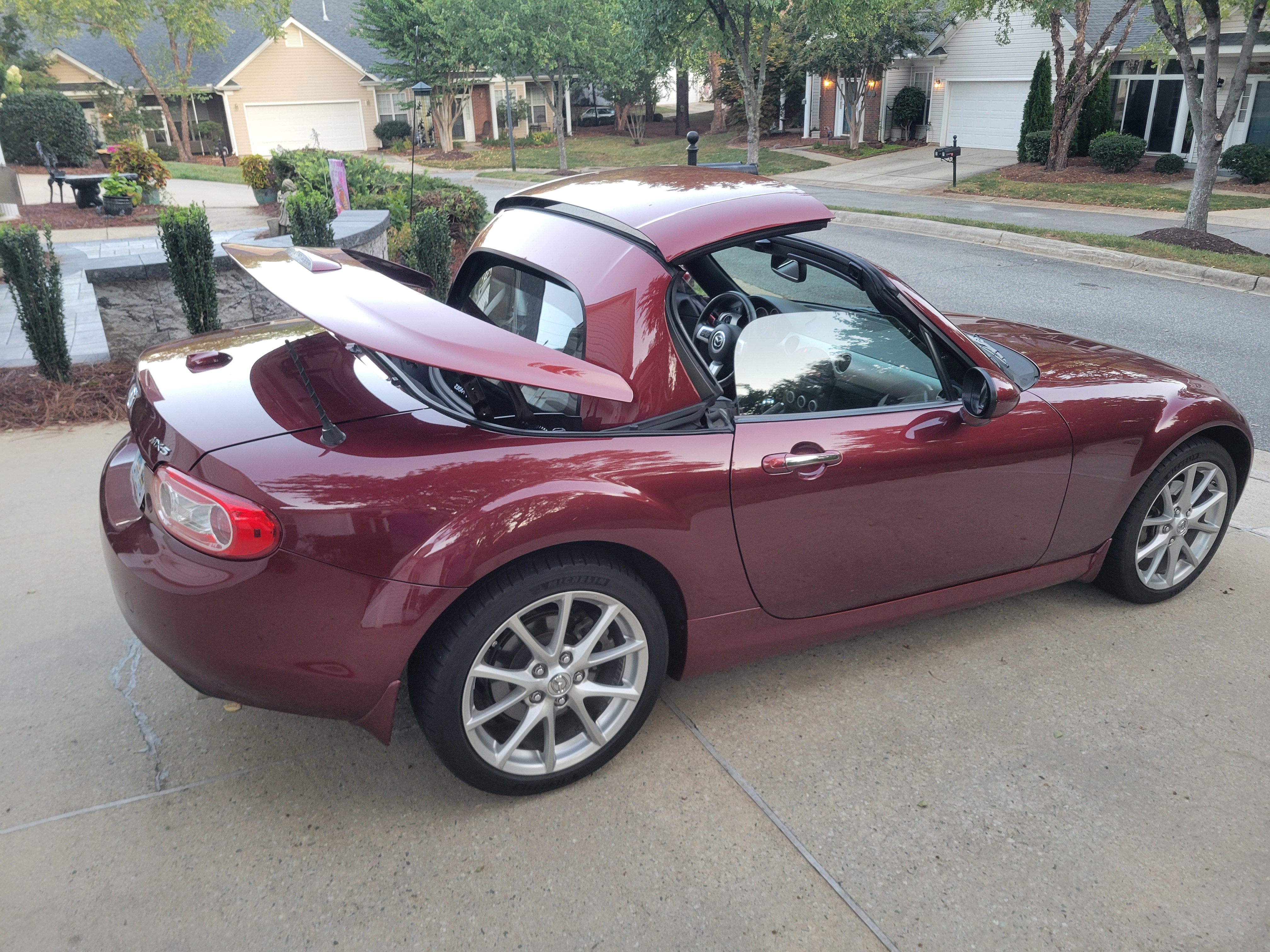 Used 2012 MAZDA MX-5 Miata Grand Touring w/ Premium Pkg RWD image 9