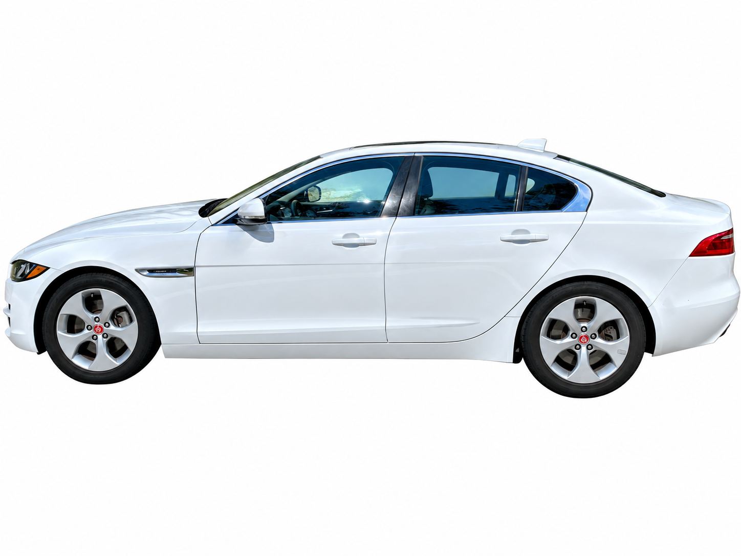 Used 2017 Jaguar XE RWD image 4
