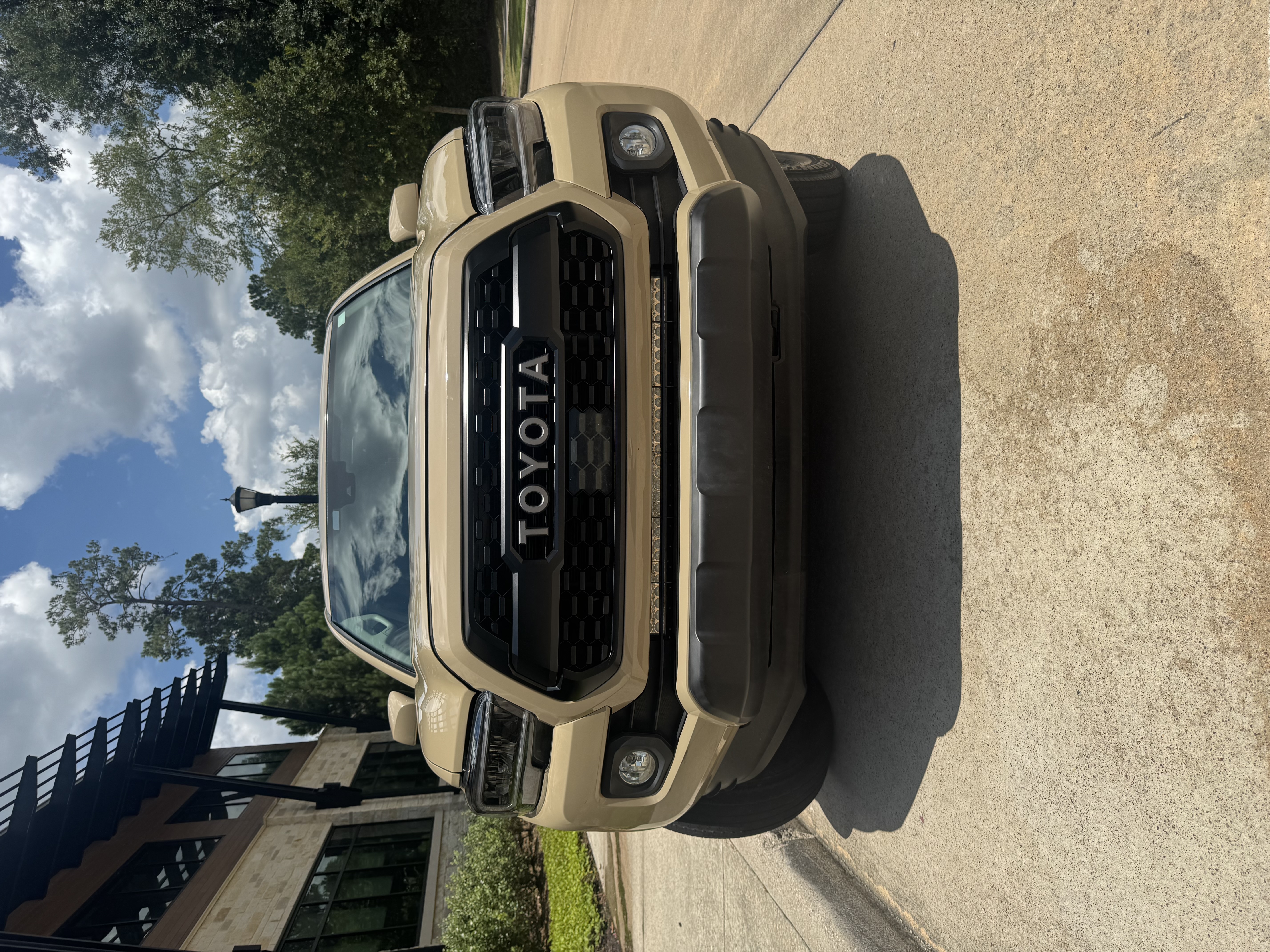 Used 2020 Toyota Tacoma SR5 RWD image 2