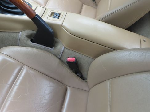Used 1999 MAZDA MX-5 Miata RWD image 4