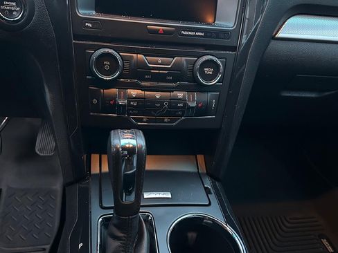 Used 2016 Ford Explorer XLT w/ Equipment Group 202A image 14