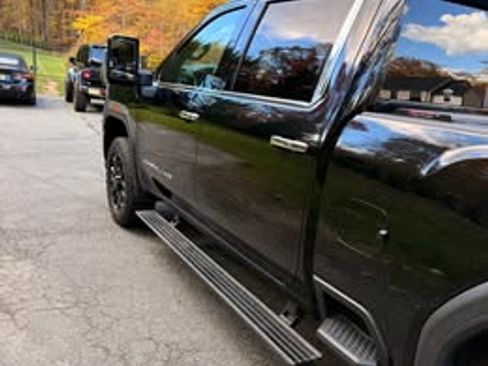Used 2021 GMC Sierra 2500 Denali w/ Denali Black Diamond Edition image 10