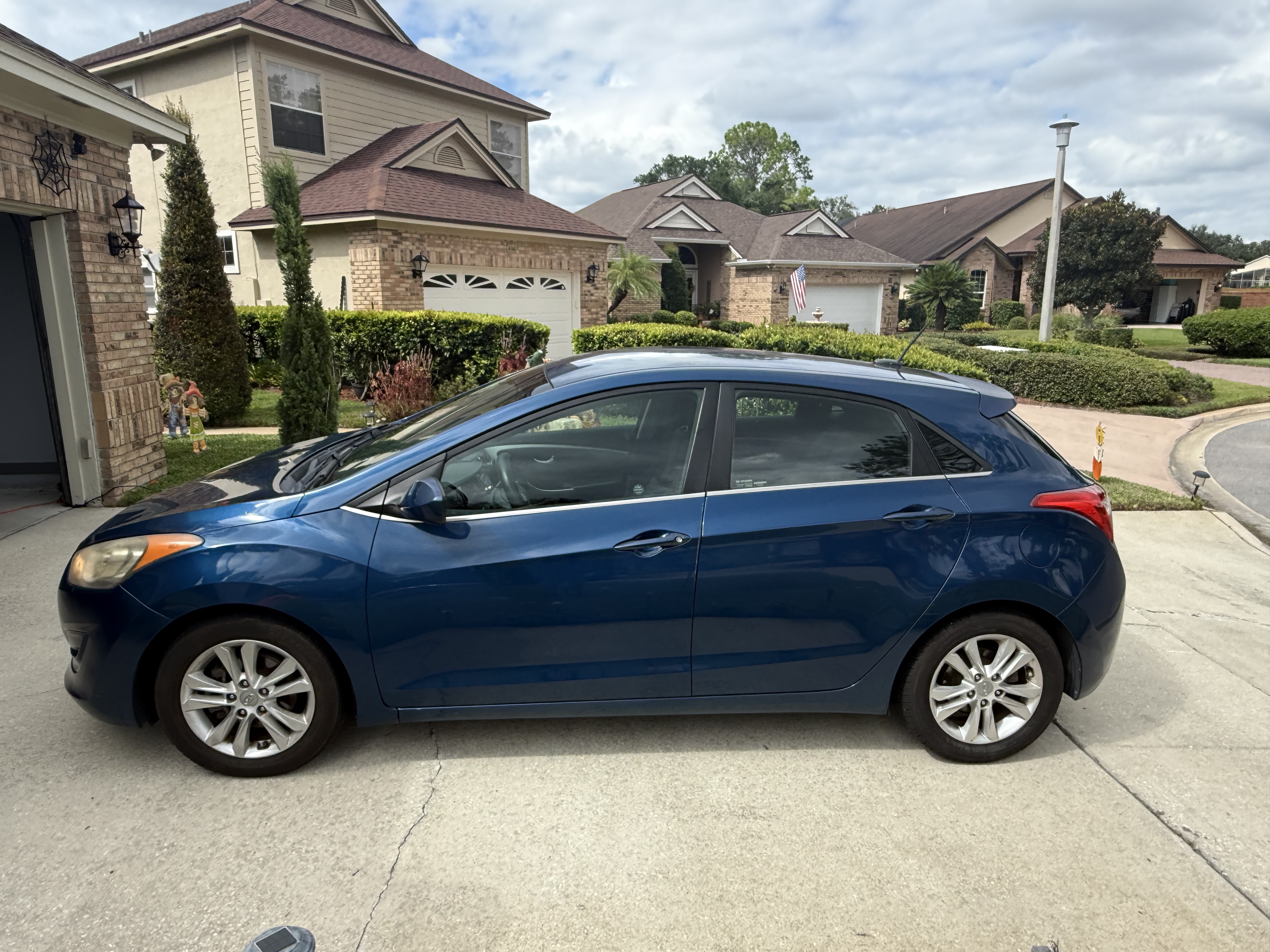 Used 2014 Hyundai Elantra GT FWD image 1
